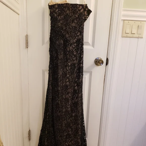 David's Bridal Formal Strapless Dress- Size 4 - Picture 6 of 8